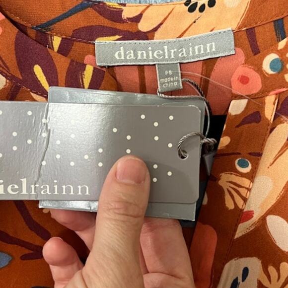 Daniel Rainn (M) Floral Notch Neck Blouse Long Sleeve Roll Tab High Low Hem Top - Picture 5 of 10